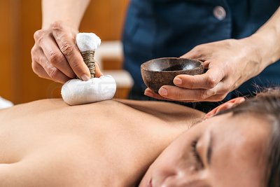 为什么按摩救命穴能使昏厥的病人苏醒？