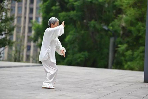 为什么气功对高血压病的治疗有帮助？